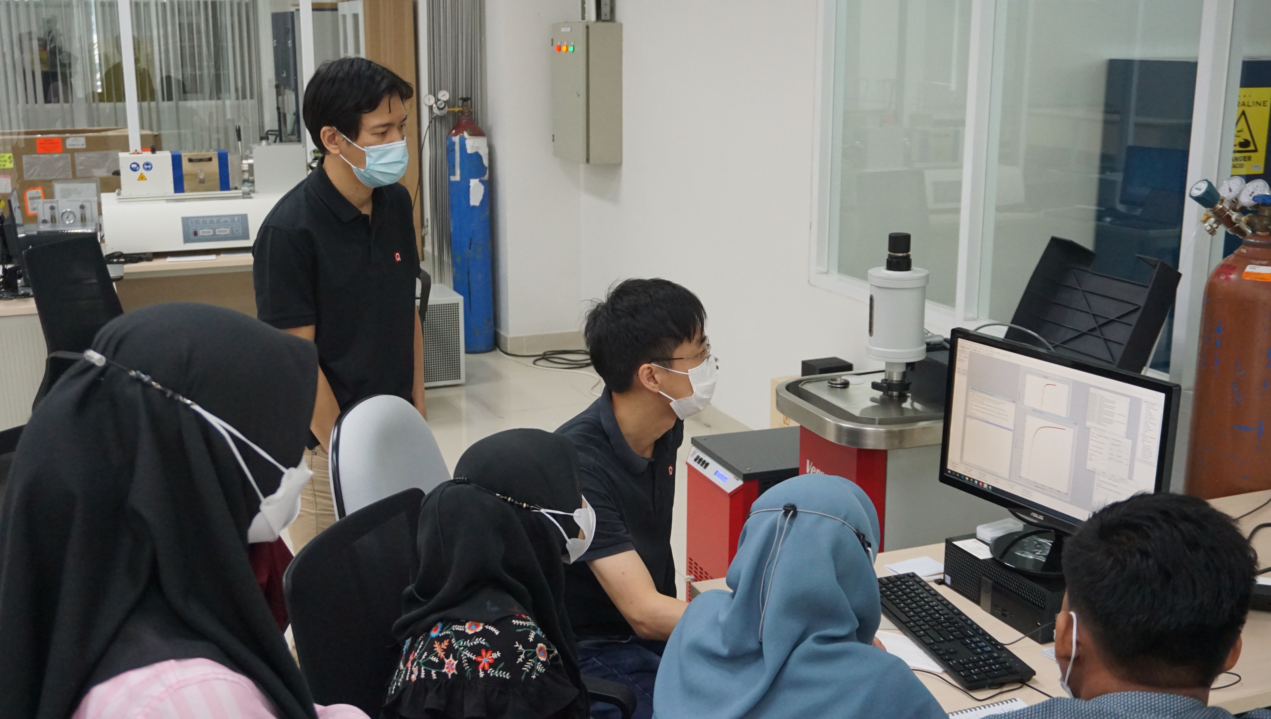 [2022] Quantum Design PPMS VersaLab Cryogen Free 3 Tesla - Malang University